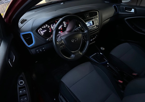 Hyundai i20 cena 38600 przebieg: 197068, rok produkcji 2017 z Pieniężno małe 211